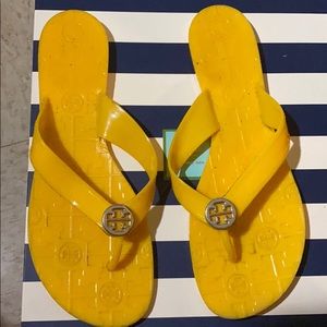 Tory Burch (Slip On Flat Sandal)